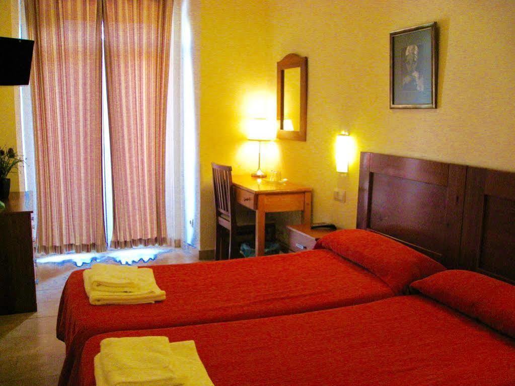 Tirso Plaza Guest house